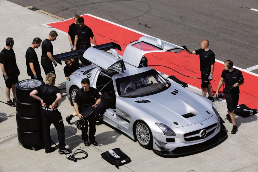  Mercedes-Benz SLS AMG GT3 2011 года  (фото 11 из 38)